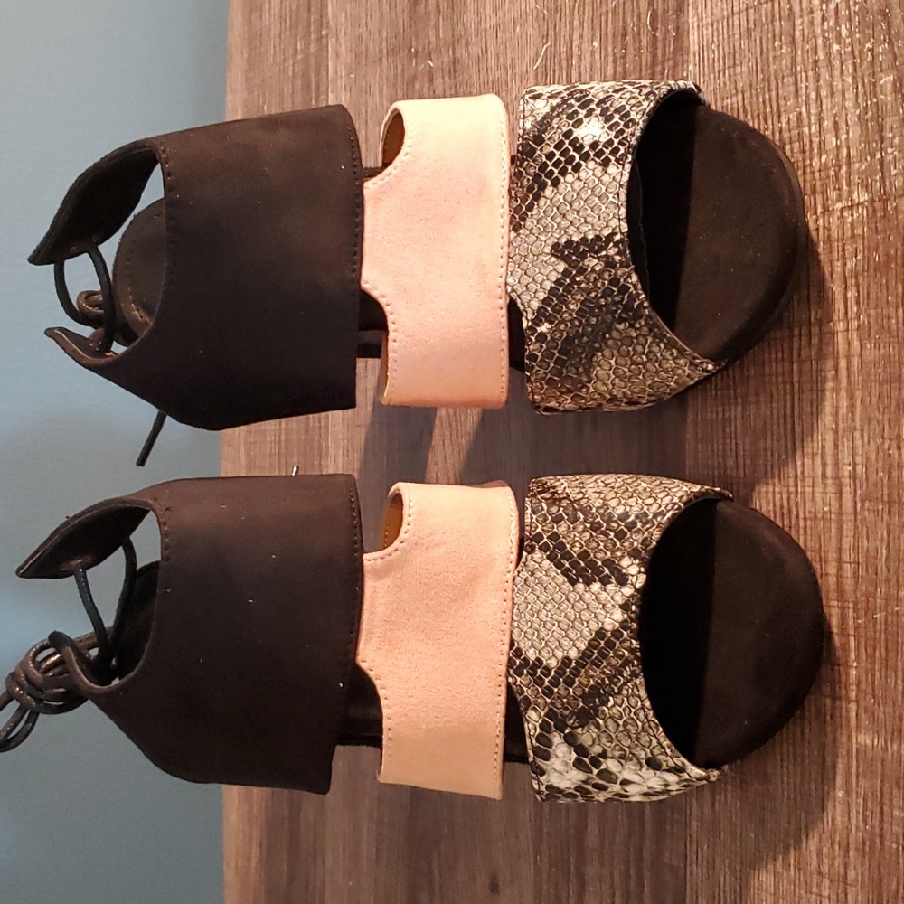 Black/Multi Color Tieback Sandal